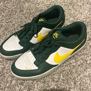 Baylor colors. Green and yellow. Nike SB Force 58 casual sneakers.